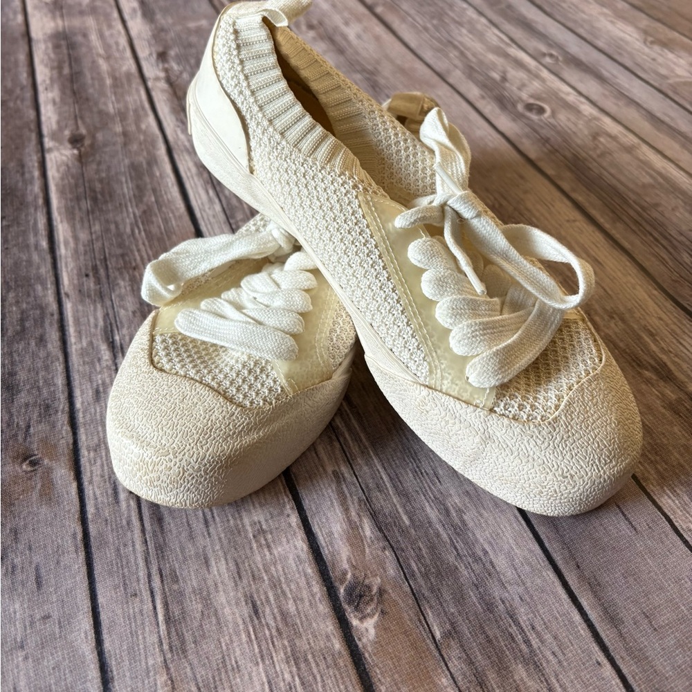 Zara Women's Off-White Textured Sneakers